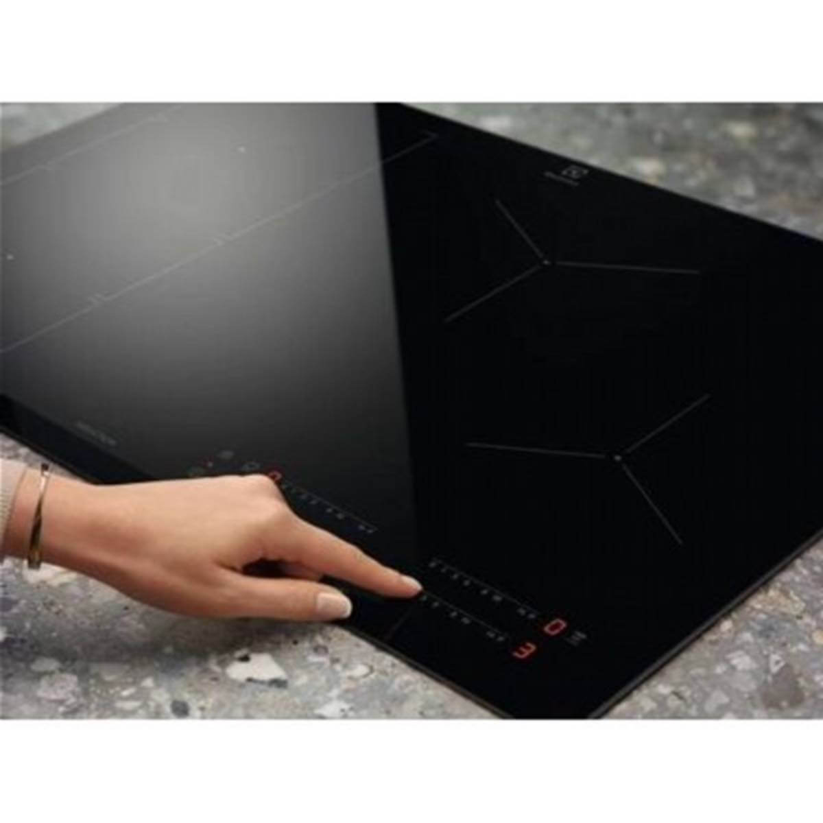 Варочная поверхность индукционная ELECTROLUX IPE6450KF