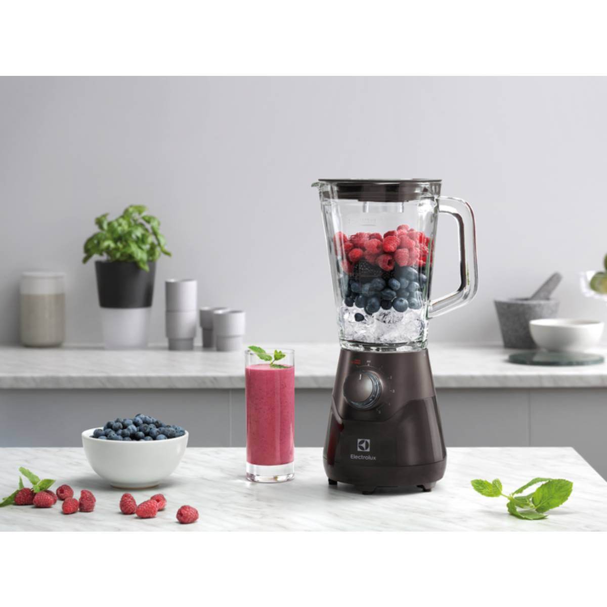 Блендер ELECTROLUX ESB5400BK