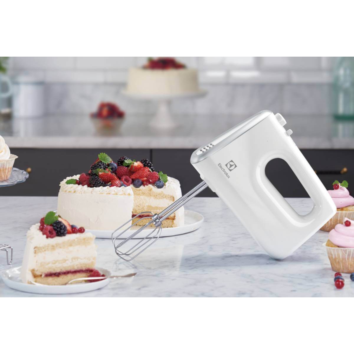 Миксер ELECTROLUX EHM3300