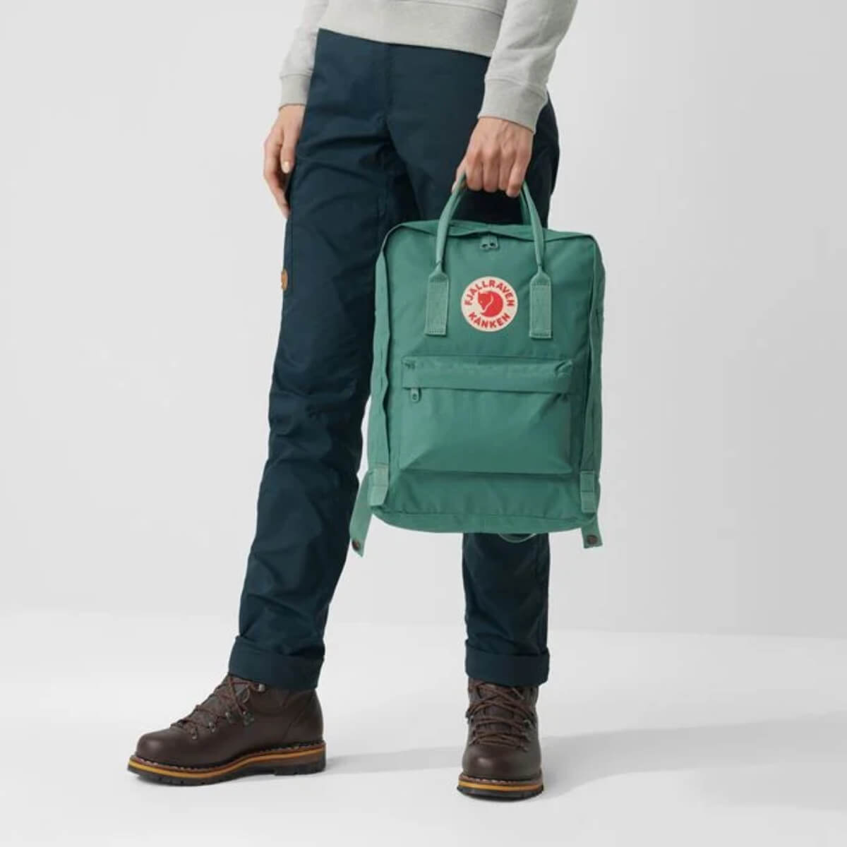 Городской рюкзак Fjallraven Kanken Frost Green 16 л 23510.664