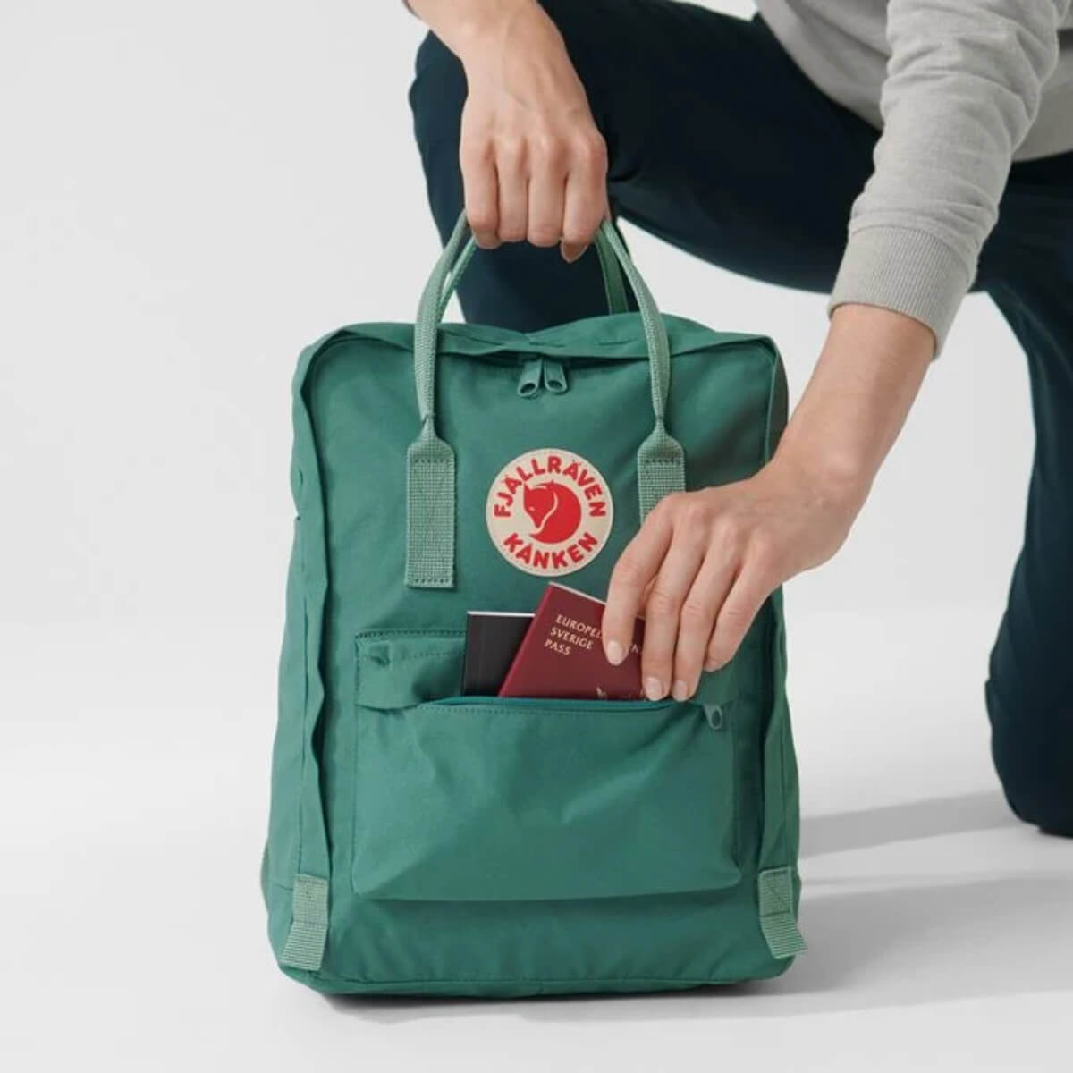 Городской рюкзак Fjallraven Kanken Frost Green 16 л 23510.664