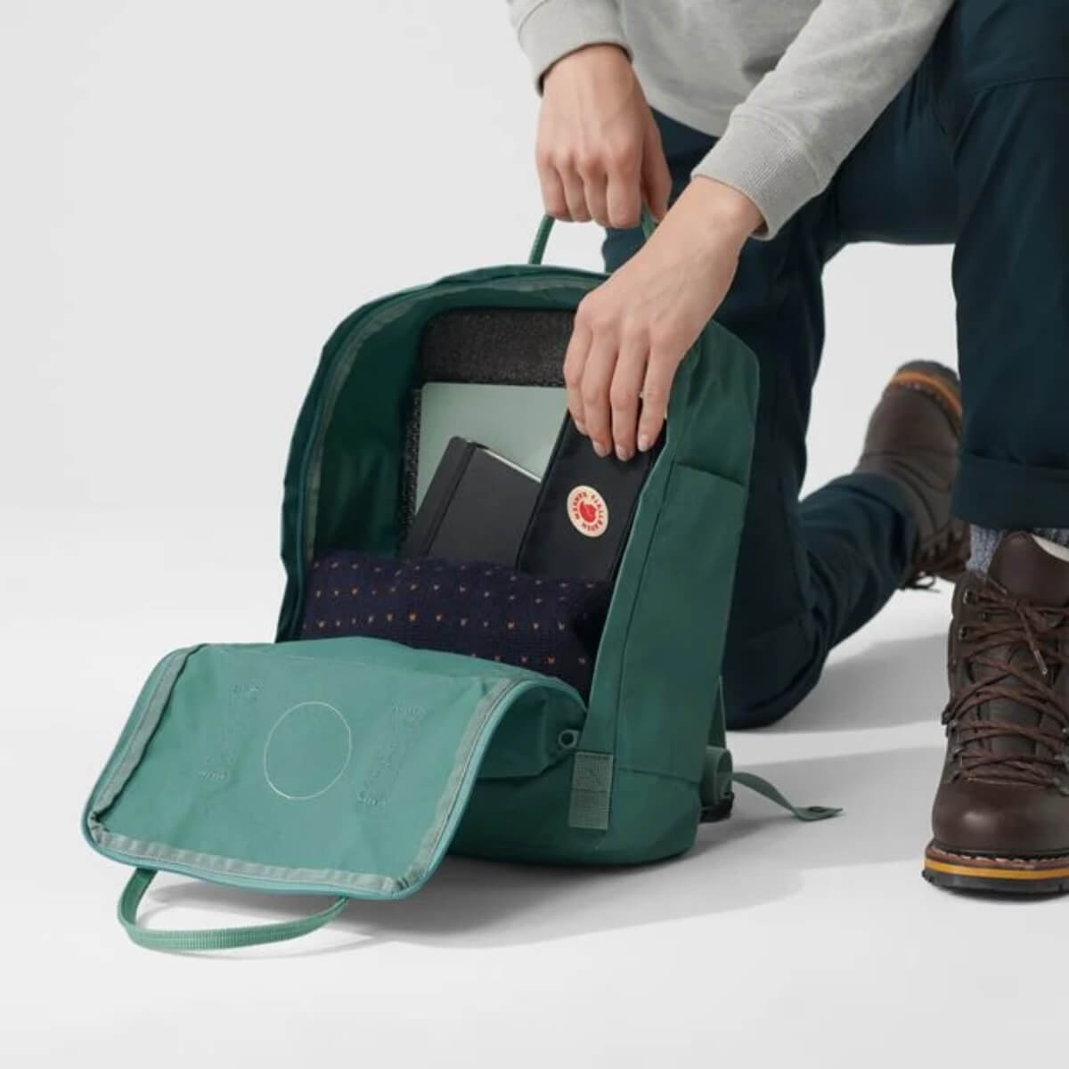 Городской рюкзак Fjallraven Kanken Frost Green 16 л 23510.664