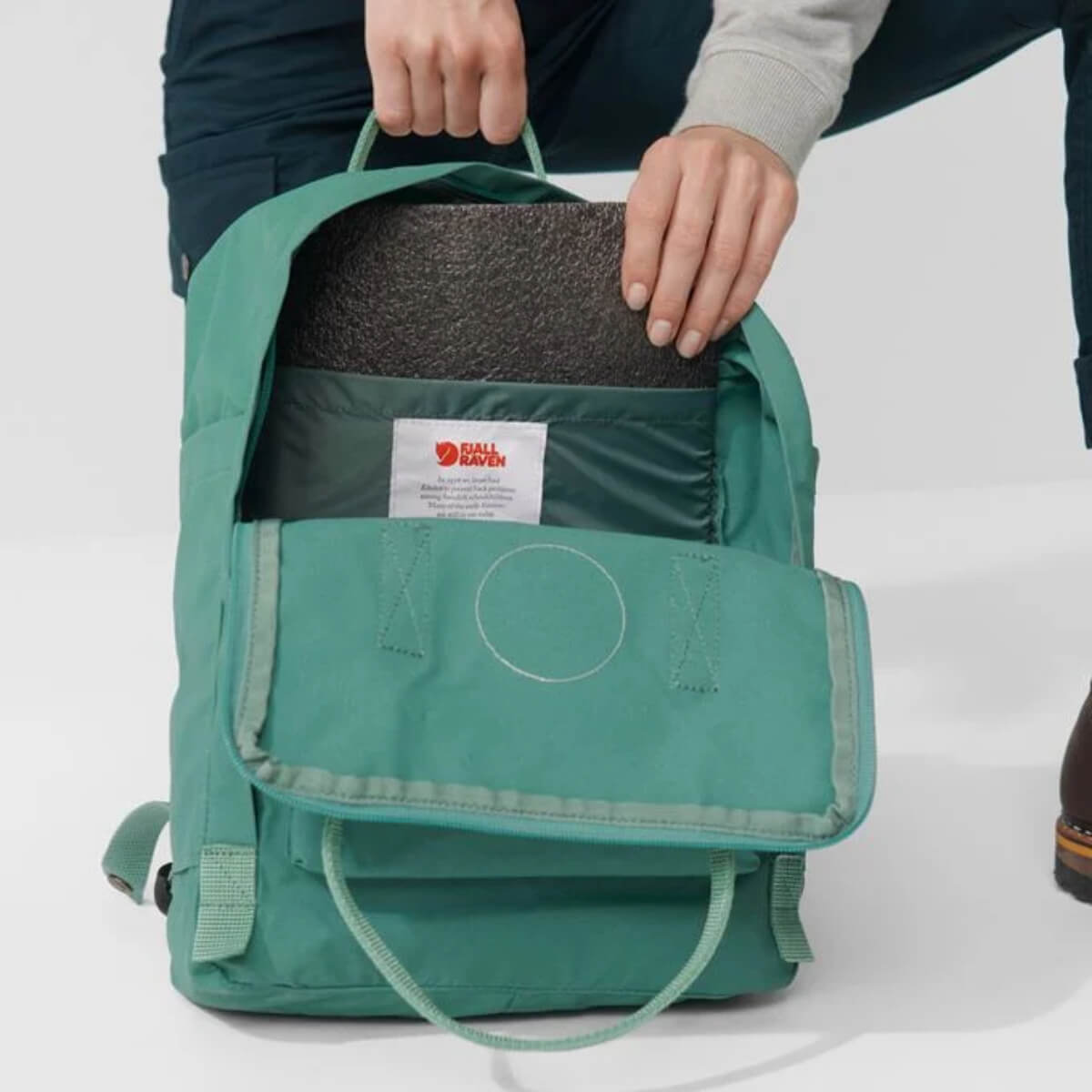 Городской рюкзак Fjallraven Kanken Frost Green 16 л 23510.664