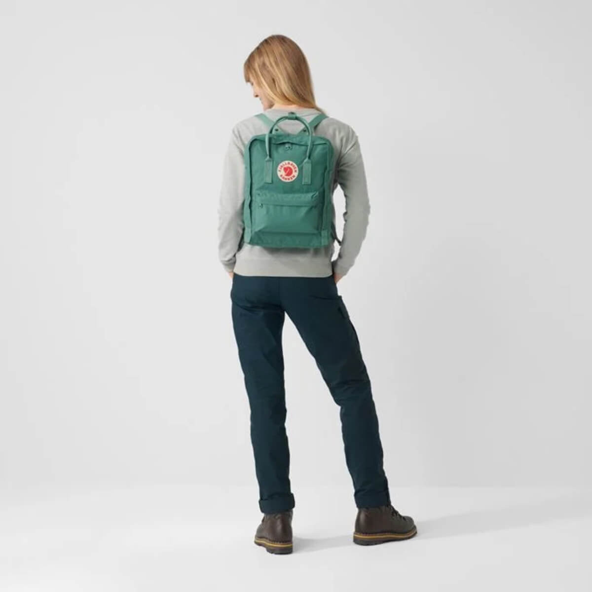 Городской рюкзак Fjallraven Kanken Frost Green 16 л 23510.664
