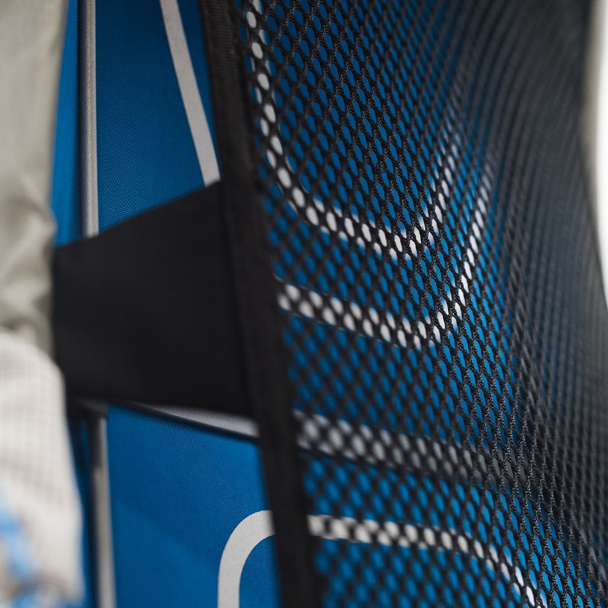 Рюкзак Osprey Levity 60 (Parallax Silver сірий)