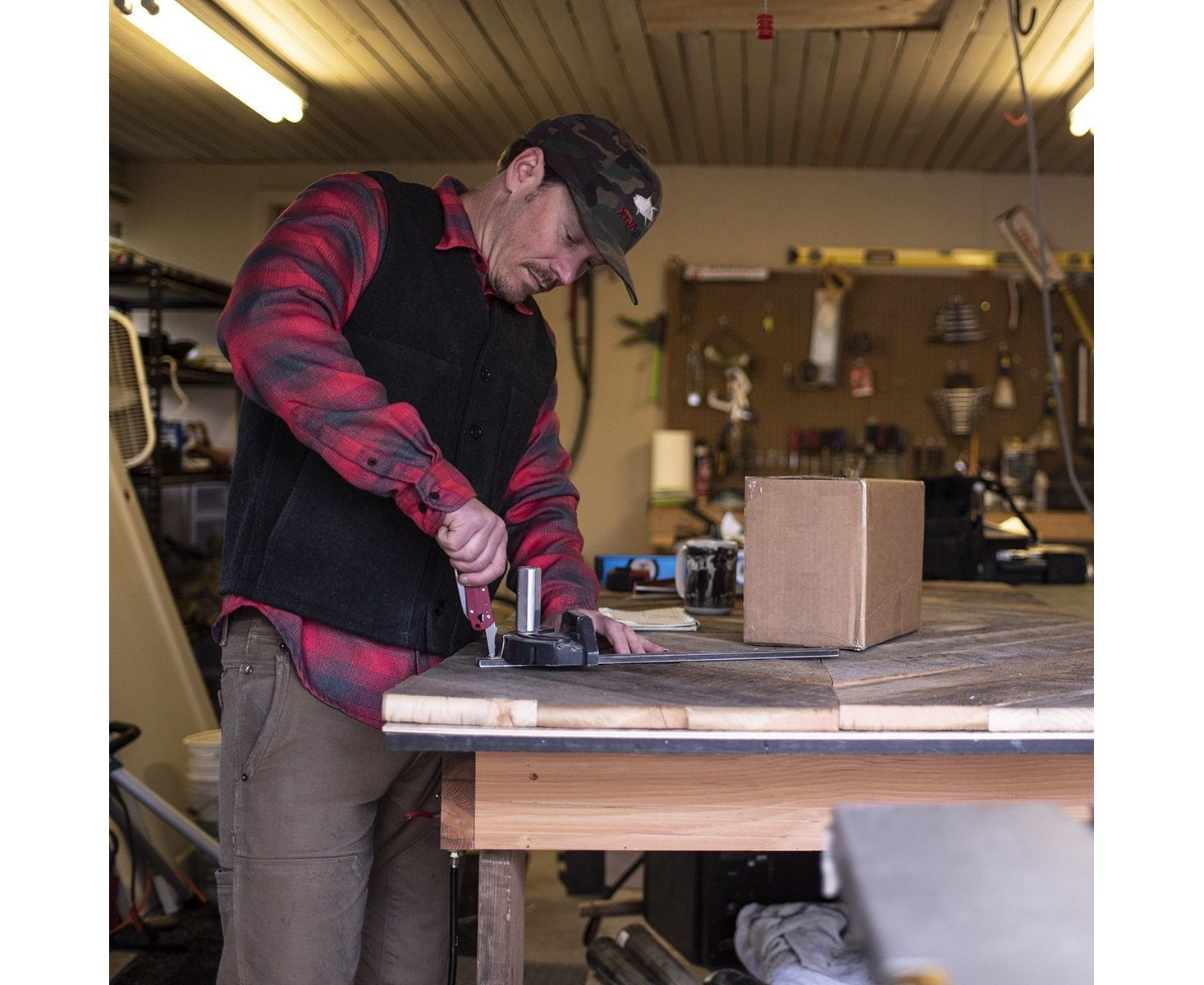 Нож-мультитул Leatherman Free K2 Crimson